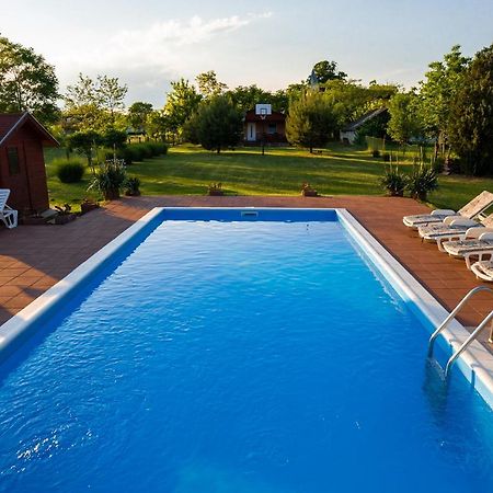 Tennis Guesthouse Ordacsehi Экстерьер фото
