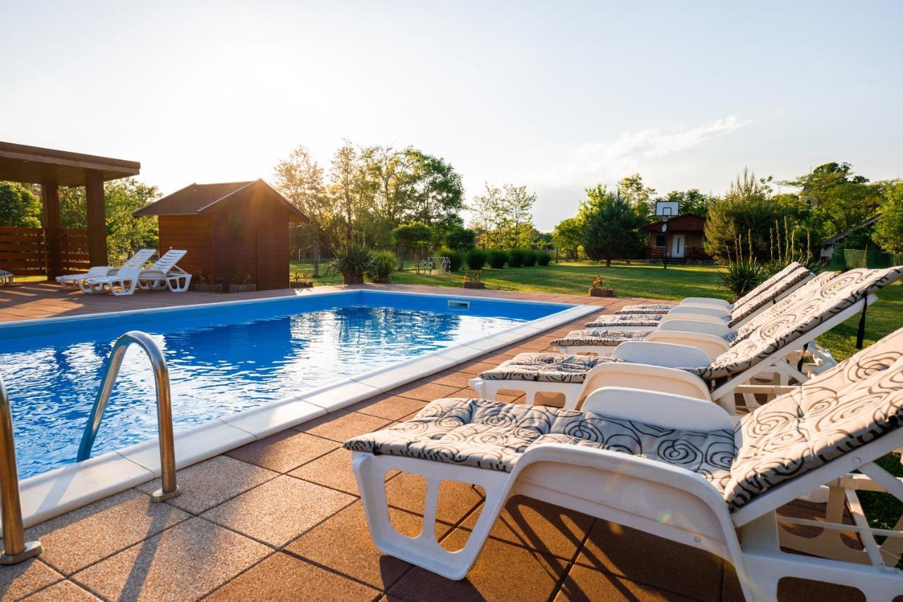 Tennis Guesthouse Ordacsehi Экстерьер фото