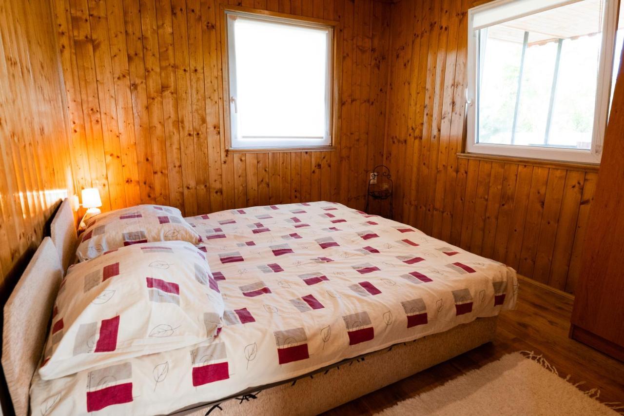 Tennis Guesthouse Ordacsehi Экстерьер фото