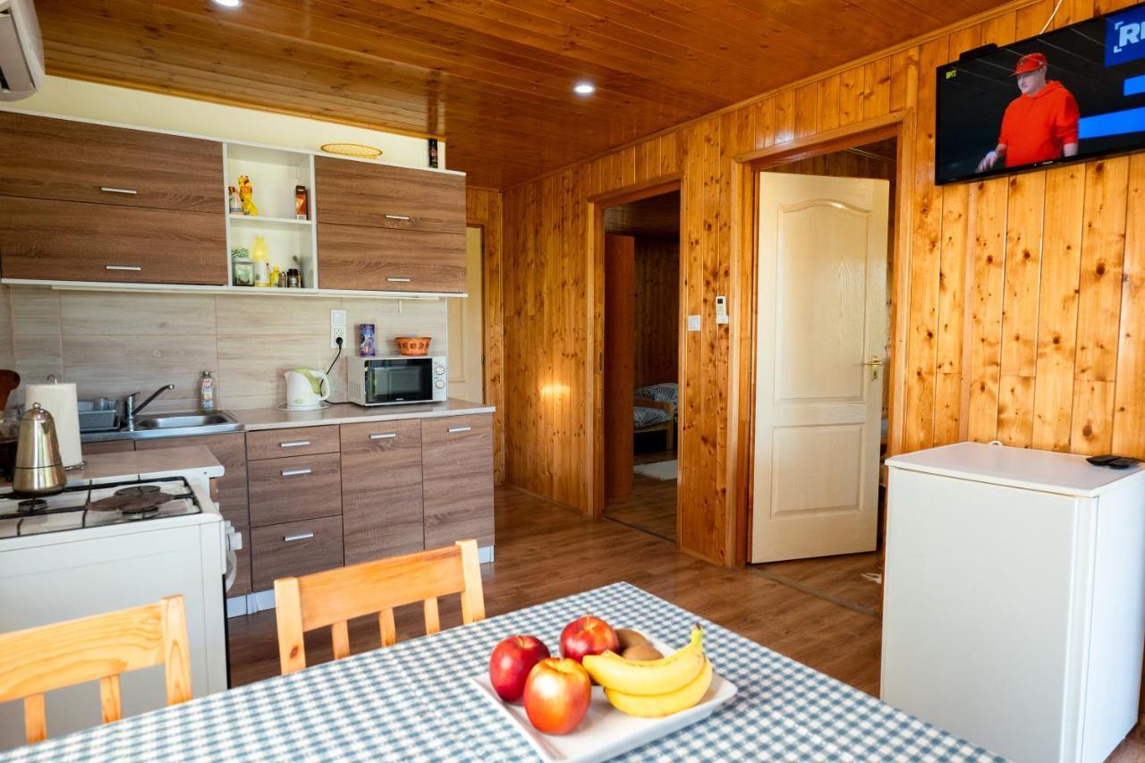 Tennis Guesthouse Ordacsehi Экстерьер фото