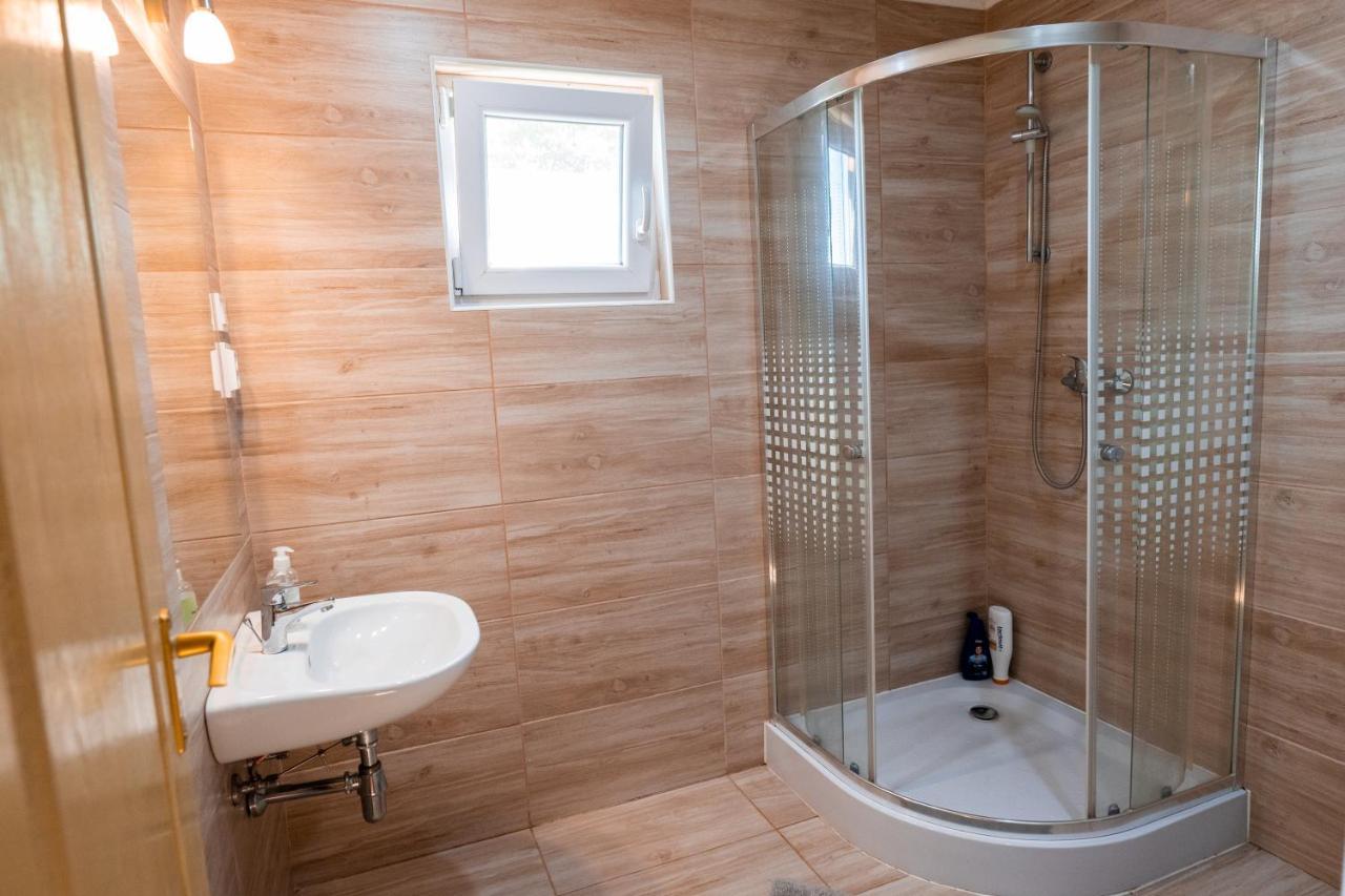 Tennis Guesthouse Ordacsehi Экстерьер фото