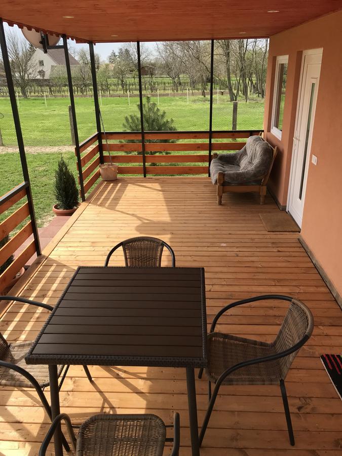 Tennis Guesthouse Ordacsehi Экстерьер фото