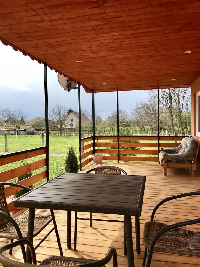 Tennis Guesthouse Ordacsehi Экстерьер фото